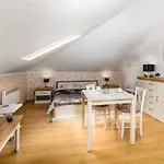 Koral Hostel *
